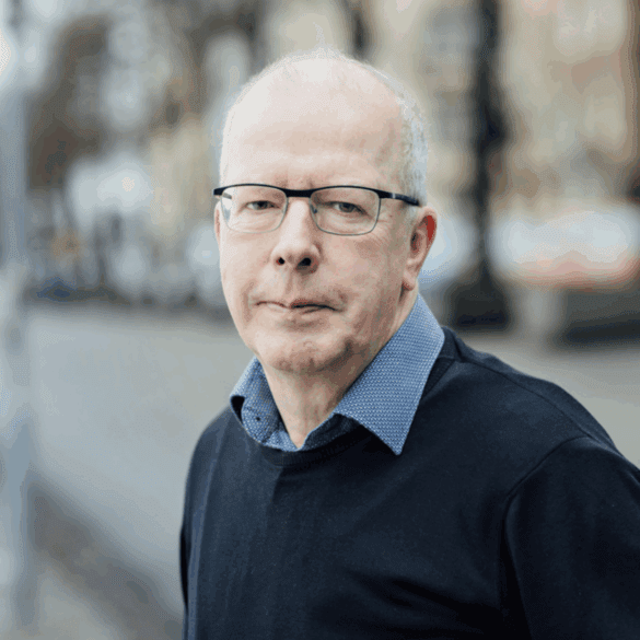 Speaker profile32121